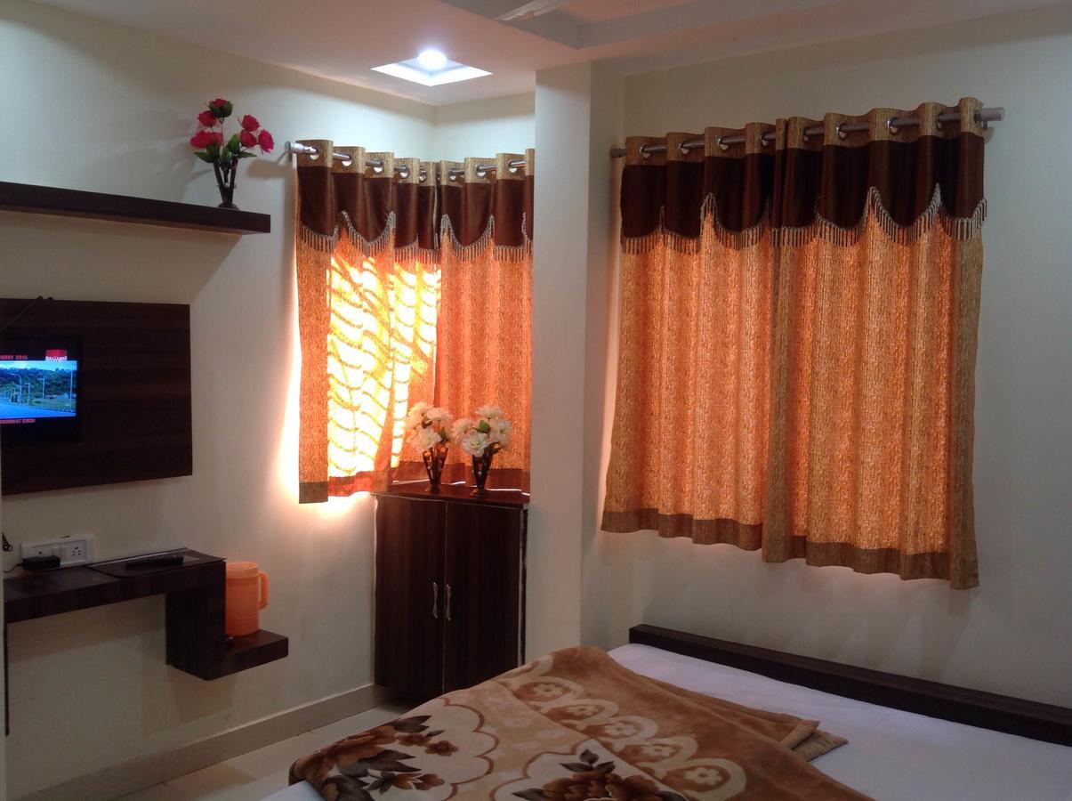 Hotel Vrandavan Palace Near Mahakal Temple Ujjain Esterno foto