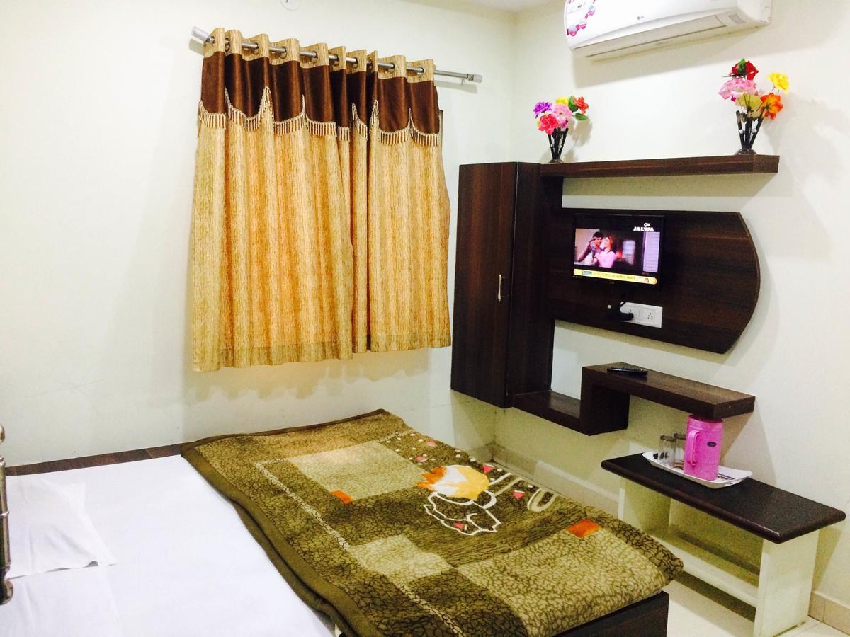 Hotel Vrandavan Palace Near Mahakal Temple Ujjain Esterno foto